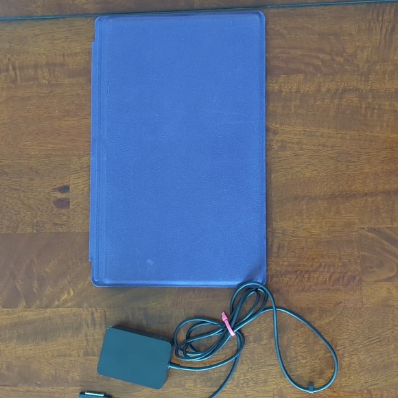 Windows Surface RT tablet w/ Bonus detachable purple keyboard - Picture 6 of 7